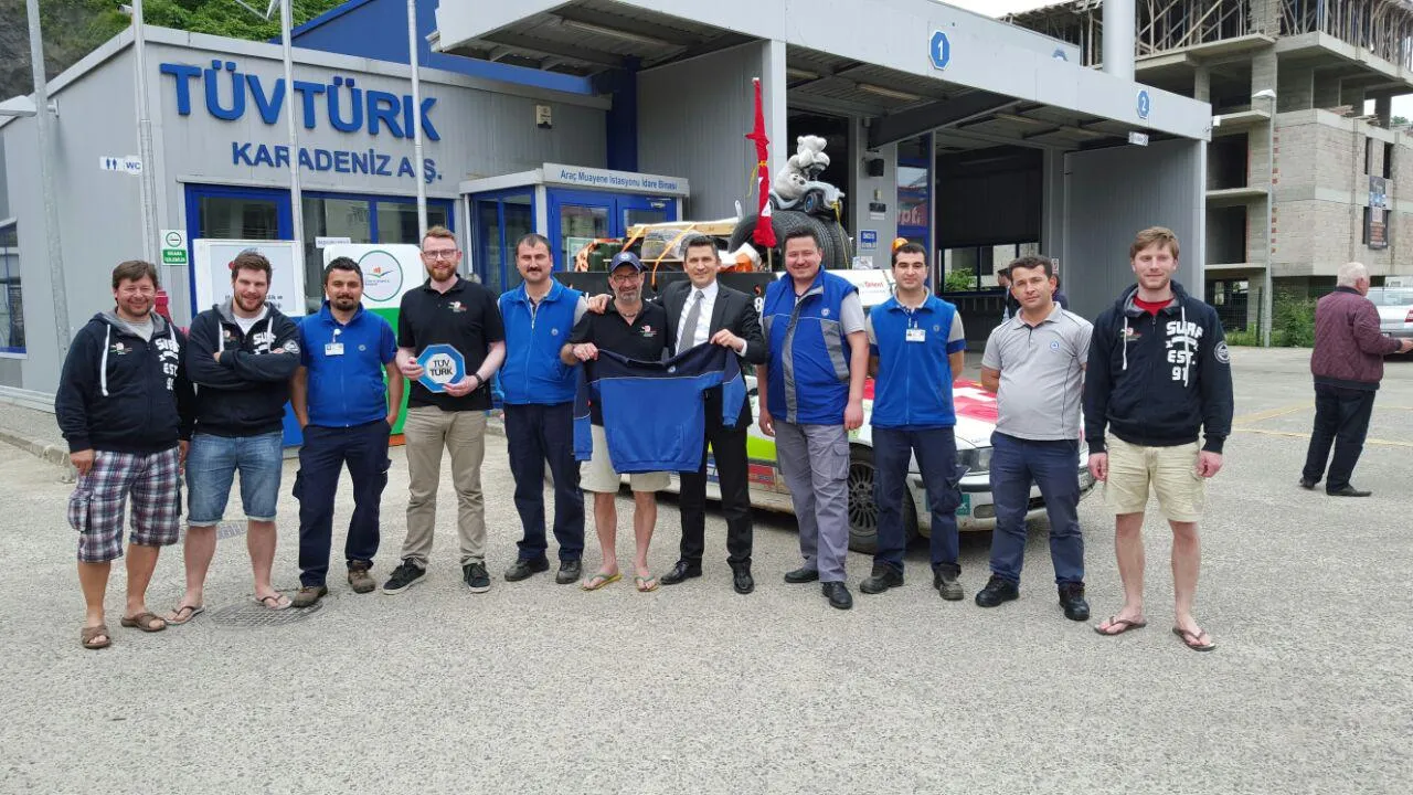 Foto mit dem Team beim TÜV TÜRK
