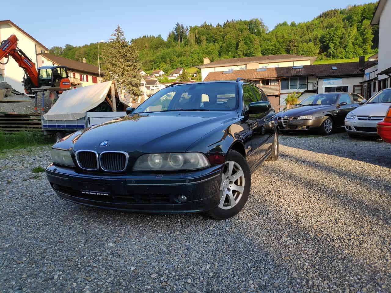 Einer der drei BMW 530d Touring der Rallye 2020/2021